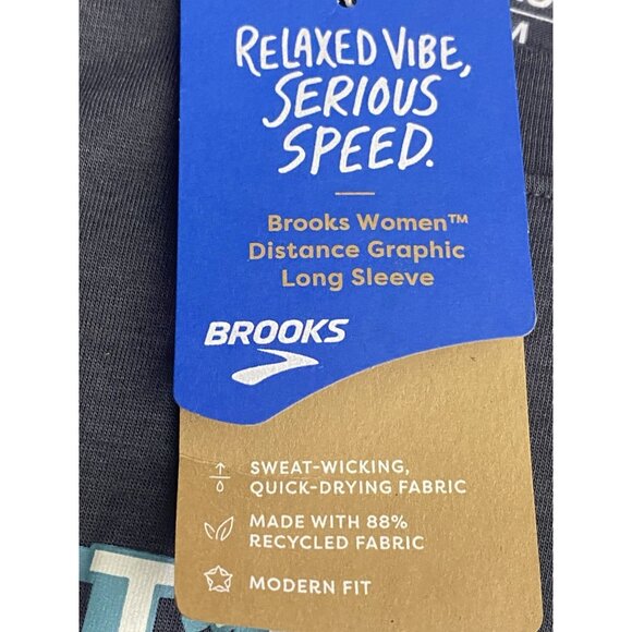 Brooks NWT Heather Asphalt Size Medium Merry Runderful Distance Graphic Shirt - Picture 9 of 11